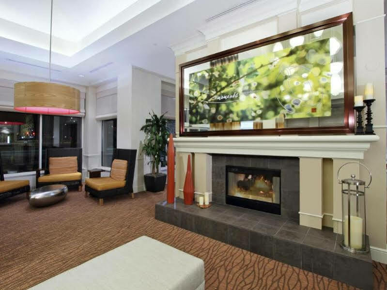 Hilton Garden Inn Saint Charles Bagian luar foto